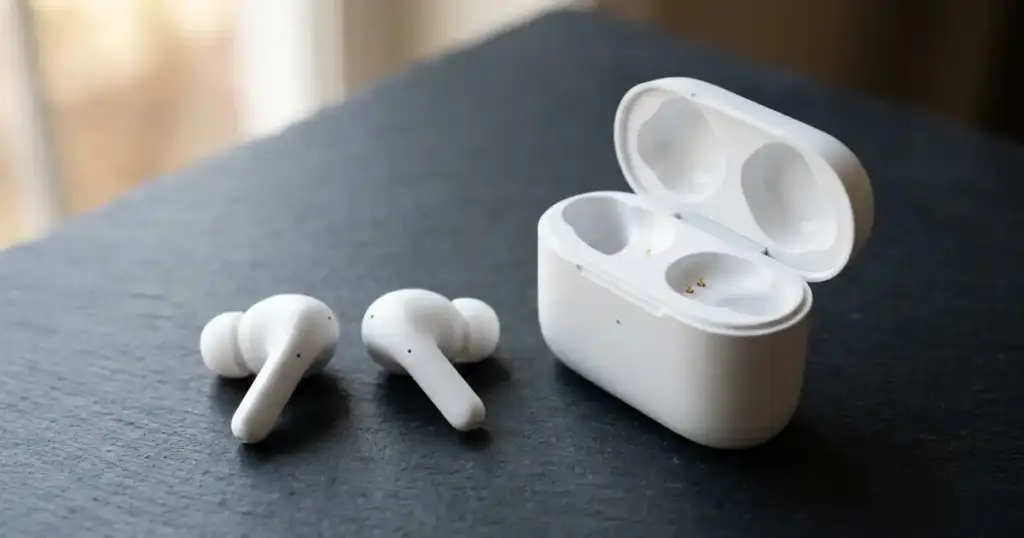 Honor Earbuds 4 সাদা TWS ইয়ারবাড চার্জিং কেস সহ