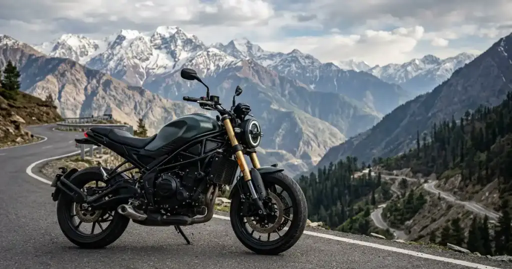 Royal Enfield Guerrilla 450 সবুজ রোডস্টার মোটরসাইকেল পাহাড়ি রাস্তায় হিমালয়ের পটভূমিতে
