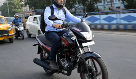 Hero Super Splendor XTEC 2.0 লঞ্চ — ₹86,500, 72 kmpl; ট্রেন-বাস ছাড়া অফিস কমিউট গাইড ২০২৬