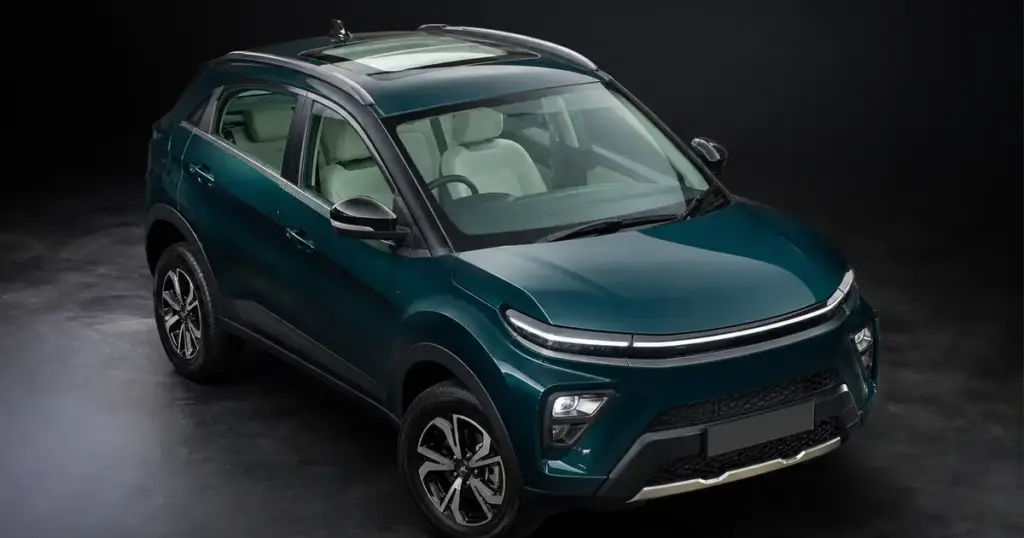 Tata Nexon panoramic sunroof Pure+ PS compact SUV ছবি