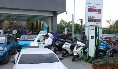 EV Sales Record মে ২০২৬: পেট্রোল দাম বাড়ায় বৈদ্যুতিক গাড়ির রেকর্ড চাহিদা — 10.7% penetration বিশ্লেষণ